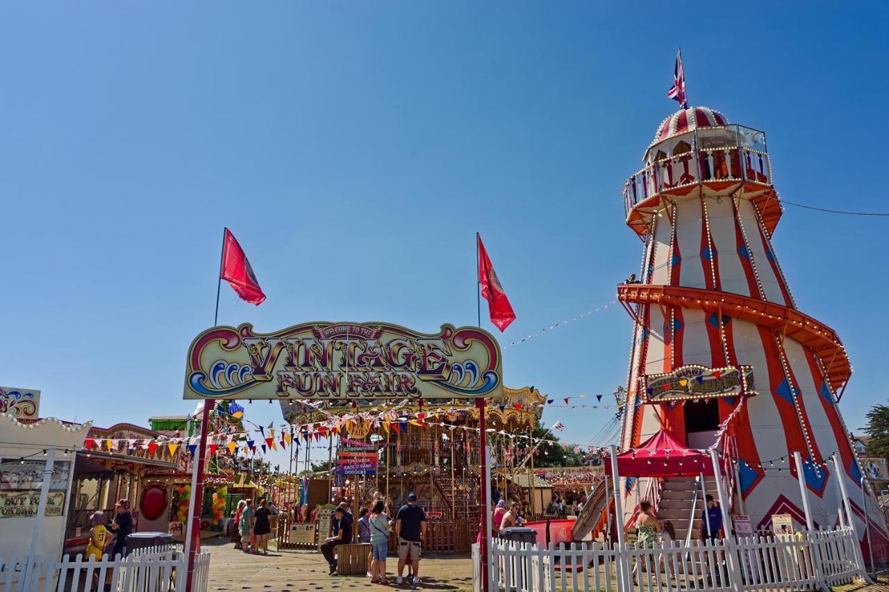 Caravan For Hire At St Osyth Beach Holiday Park In Essex Ref 28107Y Clacton-on-Sea Buitenkant foto