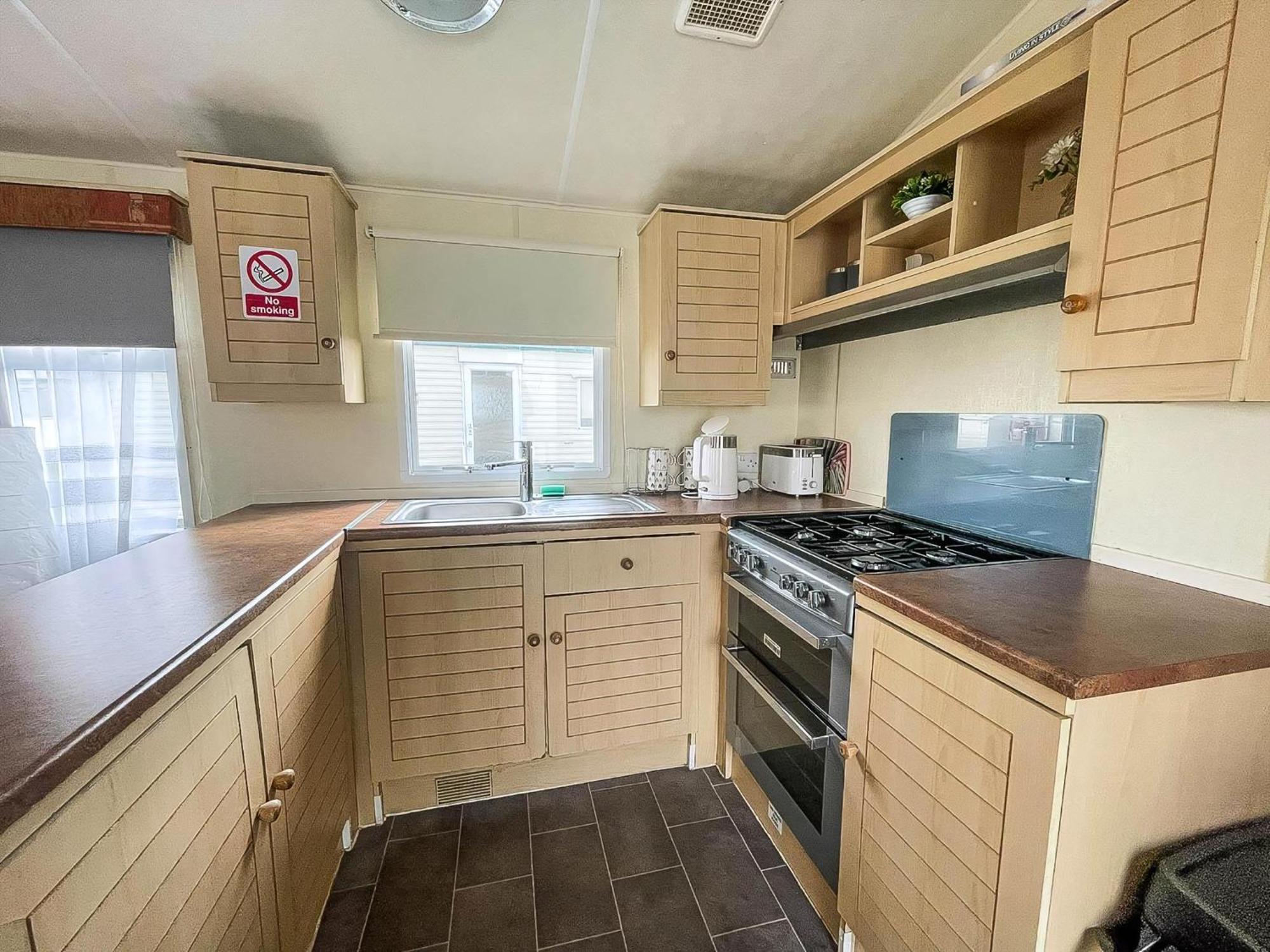 Caravan For Hire At St Osyth Beach Holiday Park In Essex Ref 28107Y Clacton-on-Sea Buitenkant foto